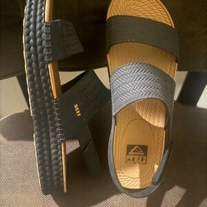 Reef Black and Tan Textured Sandals